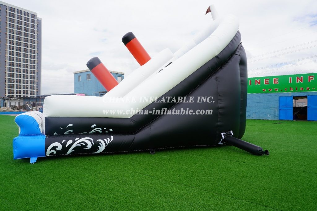 T8-1357 Titanic Ship Inflatable Dry Slide