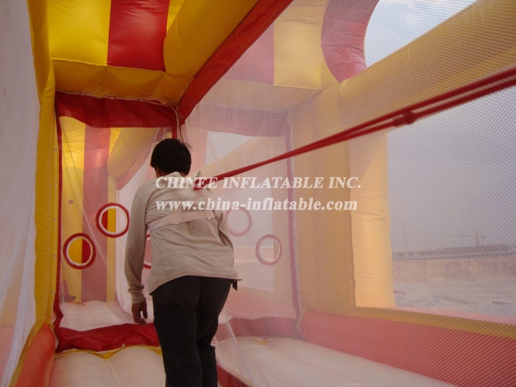 T11-563 Inflatable Bungee Run
