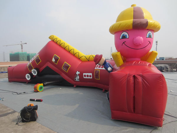 Tunnel1-56 Cute man inflatable tunnel