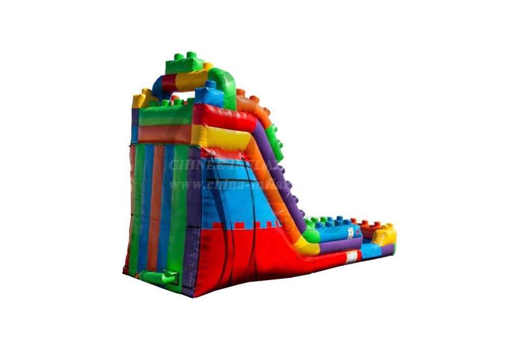 T8-4025 18 Ft LEGO Slide